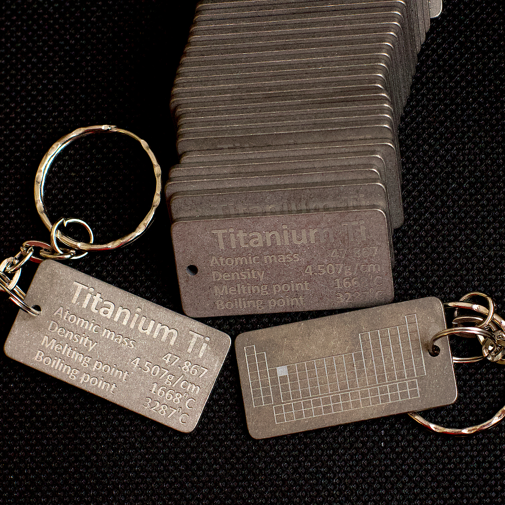 Титановый брелок (жетон), 5 гр., 20х39 мм., 99.5% ТА2
